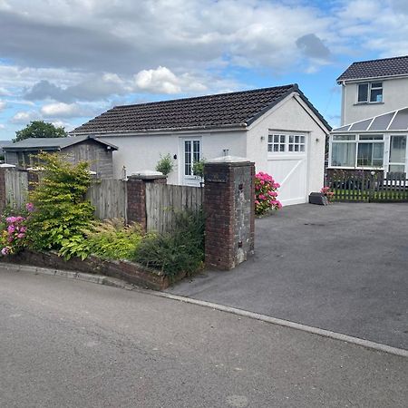 Bed and Breakfast The Shed Merthyr Tydfil Exterior foto